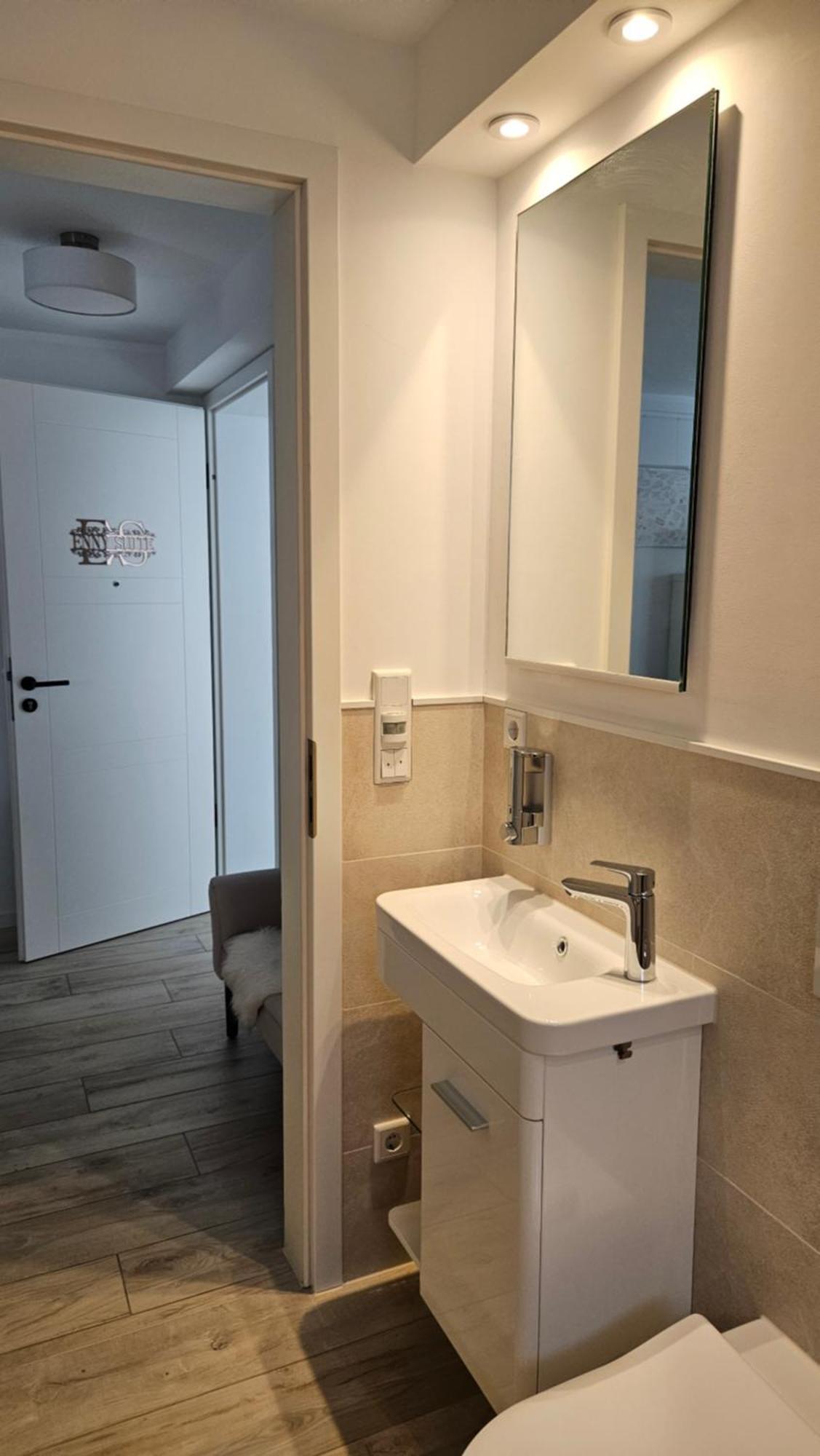 Enny Suite Apartment Im Schoenen Rheinland 洛马尔 外观 照片
